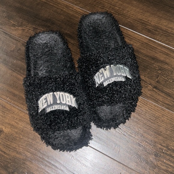 Balenciaga “New York” faux slides - Picture 3 of 5